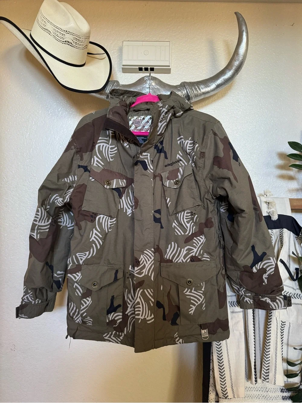 Quiksilver XL Camo Zebra Print Snowboard Jacket – Unisex Teen/Boys/Girls